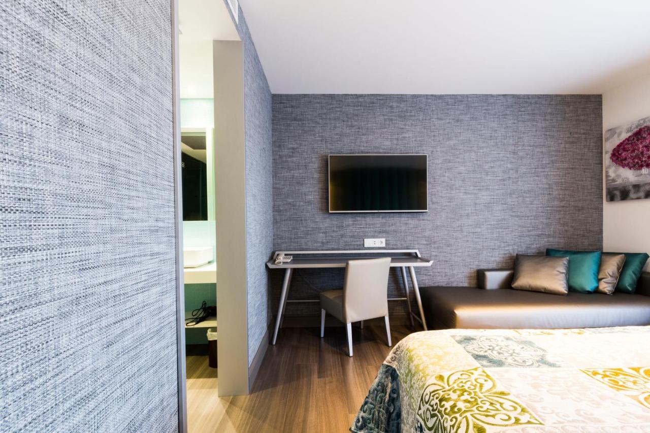 Sant Jordi Boutique Hotel Calella Exterior foto A room at the hotel