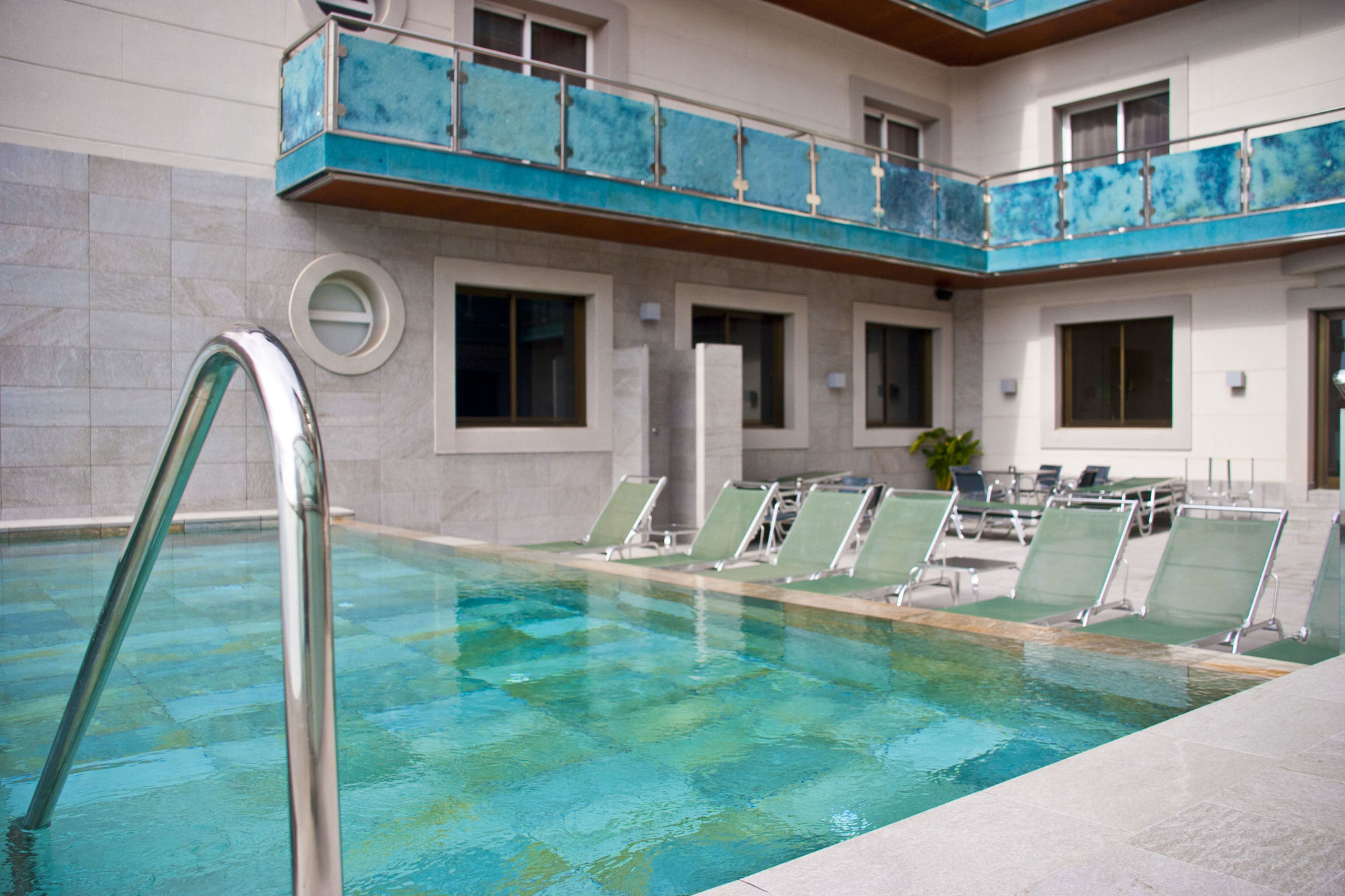 Sant Jordi Boutique Hotel Calella Exterior foto The swimming pool at the hotel