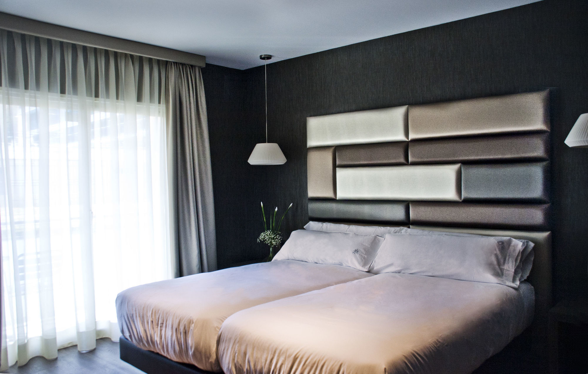 Sant Jordi Boutique Hotel Calella Exterior foto A room at the hotel