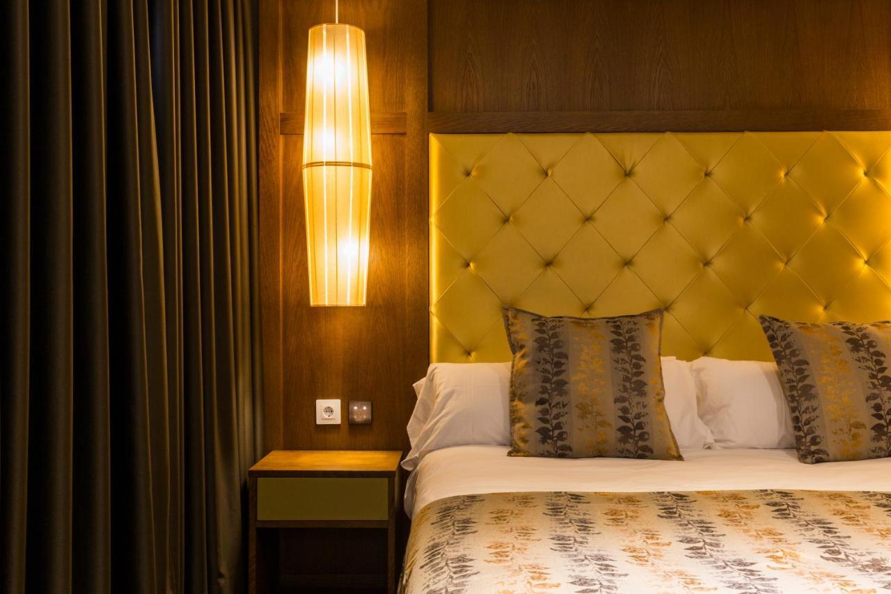 Sant Jordi Boutique Hotel Calella Exterior foto A bedroom at the hotel